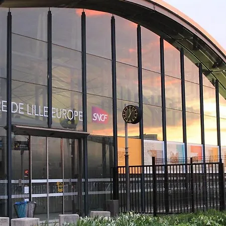 In With Balcony And Parking דירה