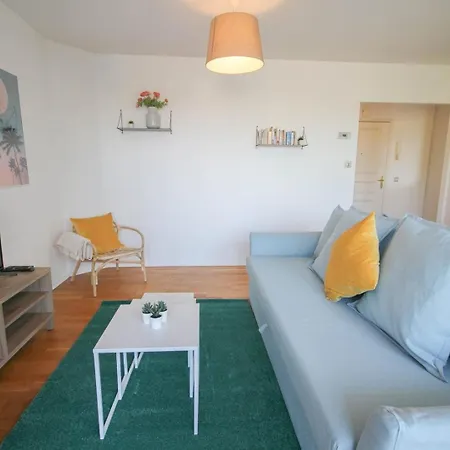 Apartman In With Balcony And Parking