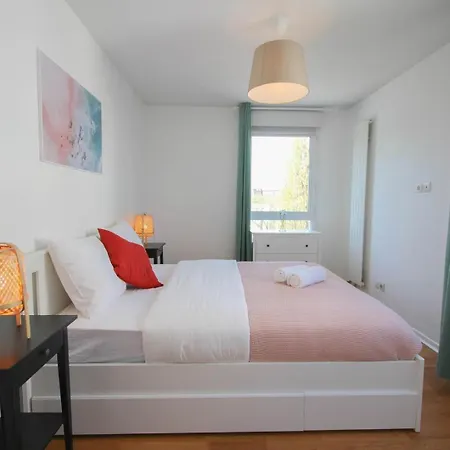 Apartman In With Balcony And Parking